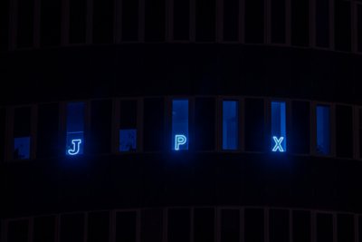 JPX Jena - Leuchtbuchstaben am Jentower.